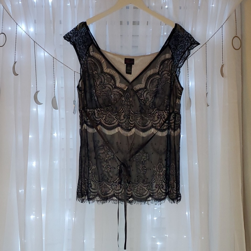 Torrid Black and White Lace Shell Blouse w/bow